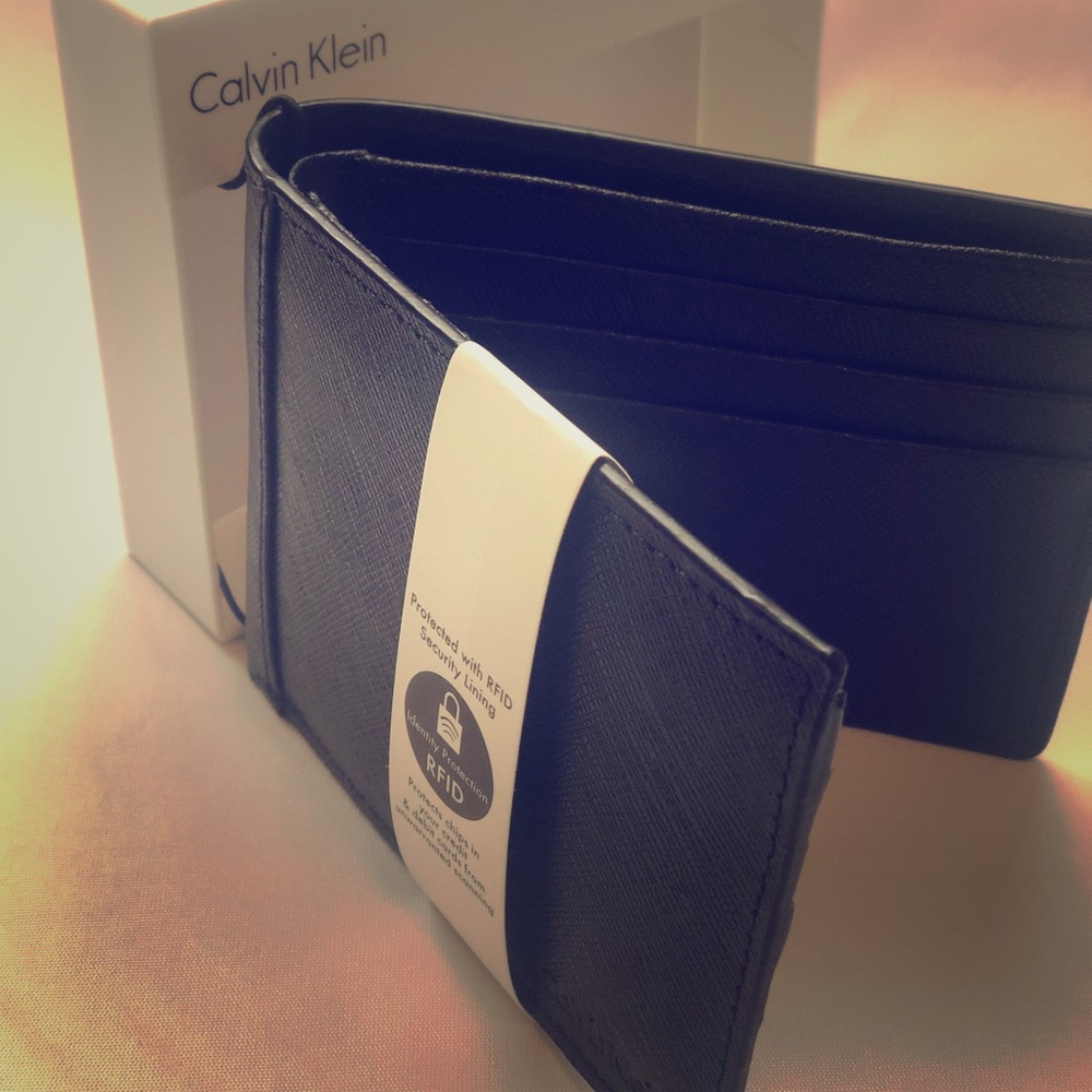 Calvin Klein Men’s Billfold Leather Wallet